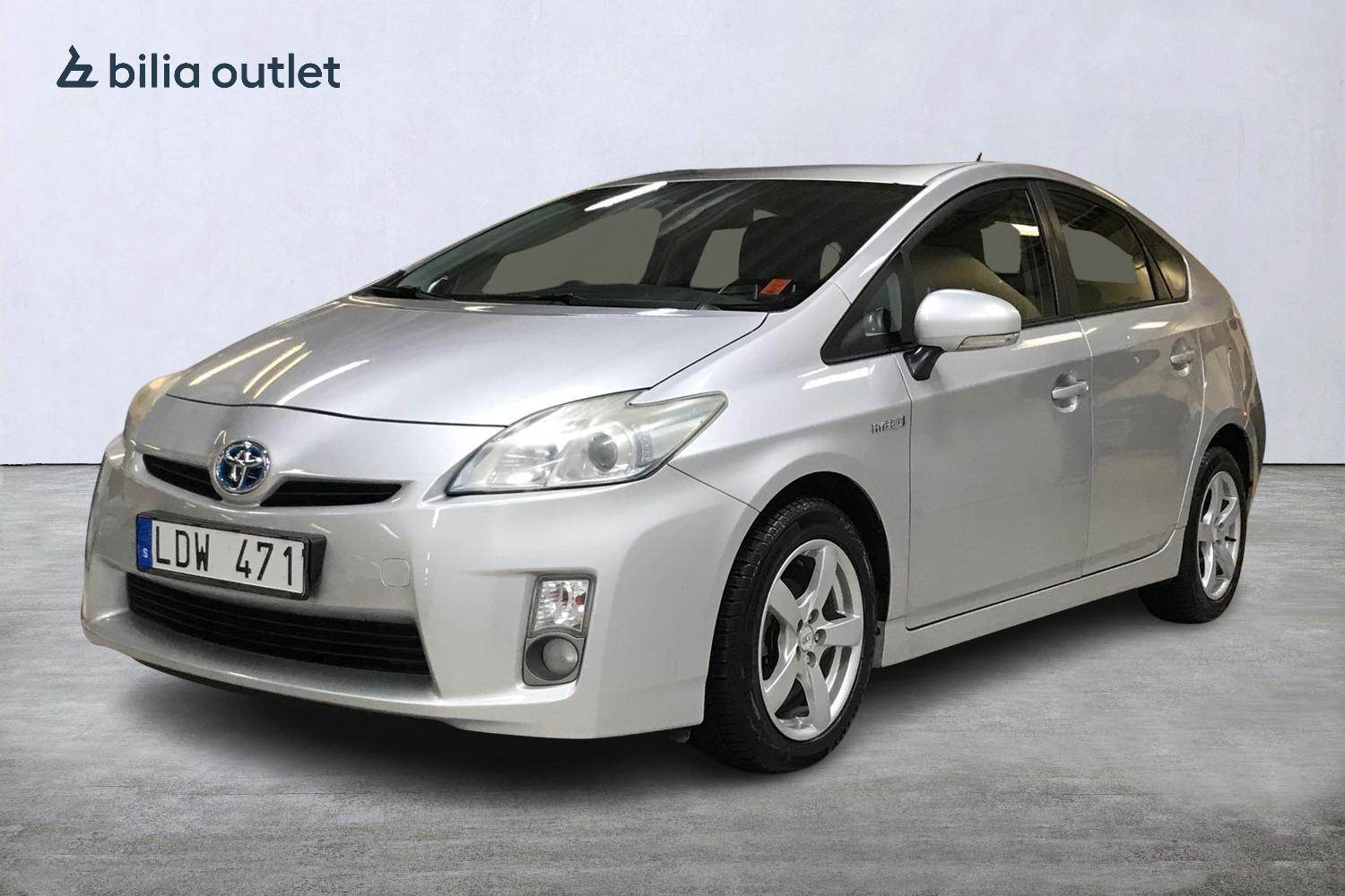 Toyota Prius Hybrid CVT 1.8 136hk Nybesiktigad Låg Skatt